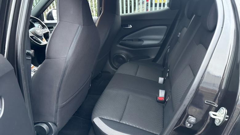 Nissan Juke 1.0 DiG-T N-Connecta 5dr Petrol Hatchback